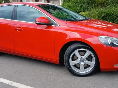 Used Volvo V40 SE 120 HP (88 kW) 2016 Red Hatchback