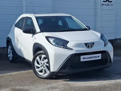 Used Toyota Aygo X PURE 72 HP (52 kW) 2022 White SUV