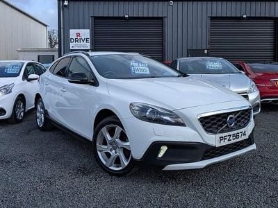 Used Volvo V40 2013 White Hatchback
