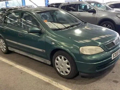 Second-hand Vauxhall Astra Club 2001 Verde Hatchback