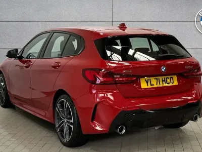 Begagnad BMW 120 M Sport 188 HK (138 kW) 2021 Röd Halvkombi