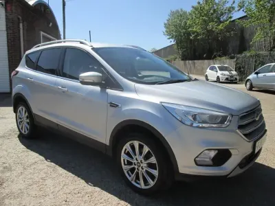 Usado Ford Kuga Titanium 150 CV (110 kW) 2019 Plateado SUV