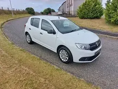 Używany Dacia Sandero Essentiel 90 KM (66 kW) 2018 Biały Hatchback
