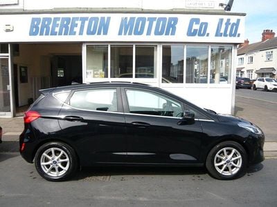 Usado Ford Fiesta Zetec 100 HP (73 kW) 2018 Preto Citadino