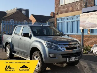Used Isuzu Pick up 161 HP (118 kW) 2016 Grey Pickup