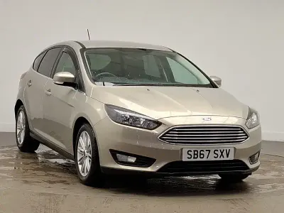 Begagnad Ford Focus Zetec 125 HK (91 kW) 2017 Silver Halvkombi