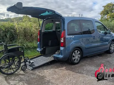 Used Peugeot Partner Active 100 HP (73 kW) 2019 Blue MPV