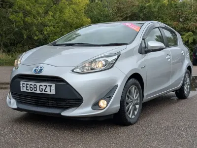 Used Toyota Corolla 100 HP (73 kW) 2024 Silver Hatchback