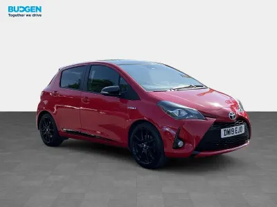 Used Toyota Yaris Hybrid Sport 100 HP (73 kW) 2019 Red/black Hatchback
