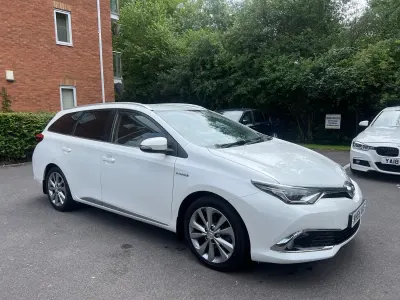 Used Toyota Auris Hybrid