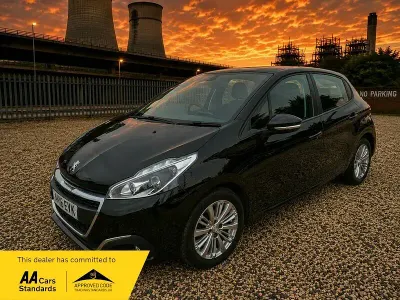Used Peugeot 208 Signature Sky 110 HP (80 kW) 2019 Black Hatchback