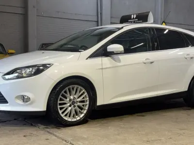 Usado Ford Focus Zetec 125 CV (91 kW) 2012 Blanco Utilitario