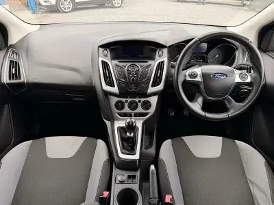 Second-hand Ford Focus Zetec 2013 Alb Hatchback