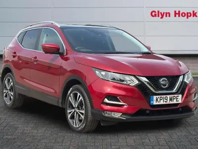 Used Nissan Qashqai N-Connecta 140 HP (102 kW) 2019 Red SUV