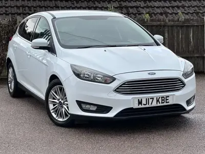 Used Ford Focus Zetec 120 HP (88 kW) 2017 White Hatchback