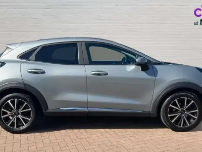 Usado Ford Puma Titanium 125 CV (91 kW) 2024 Plateado SUV