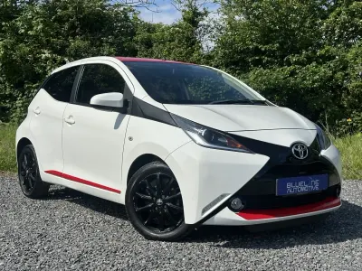Usado Toyota Aygo x-press 69 CV (50 kW) 2017 Blanco Utilitario