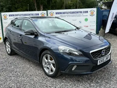 Used Volvo V40 190 HP (139 kW) 2015 Blue Hatchback