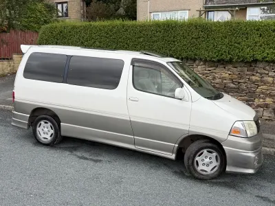 Usado Toyota HiAce 2012 Branco Van