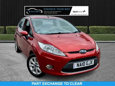 Używany Ford Fiesta Zetec 70 KM (51 kW) 2010 Czerwony Hatchback