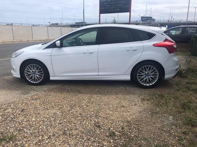 Used Ford Focus Zetec 180 HP (132 kW) 2012 White Hatchback