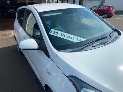 Used Hyundai i10 SE 67 HP (49 kW) 2016 White Hatchback