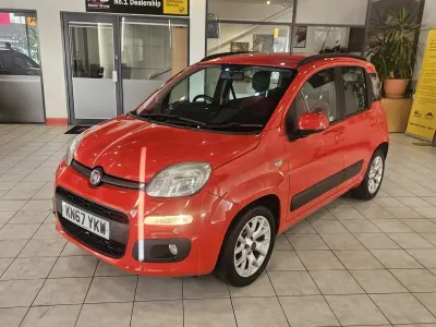 Begagnad Fiat Panda Lounge 69 HK (50 kW) 2017 Röd Halvkombi