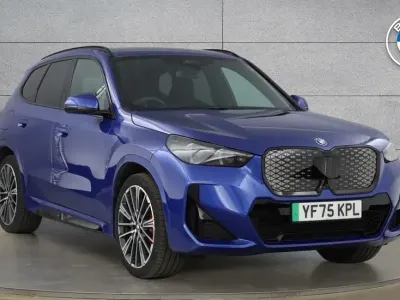 Begagnad BMW iX1 M Sport 147 kW (201 HK) 2025 Blå SUV