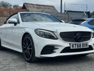 Käytetty Mercedes C300 AMG Line Premium 245 HP (180 kW) 2018 Valkoinen Avoauto