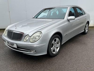 Begagnad Mercedes E220 Avantgarde 150 HK (110 kW) 2004 Silver Sedan