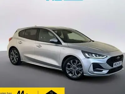 Used Ford Focus ST-Line 125 HP (91 kW) 2024 Silver Hatchback