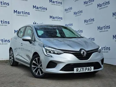 Used Renault Clio Iconic 140 HP (102 kW) 2021 Silver  Hatchback