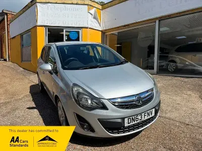 Begagnad Vauxhall Corsa 100 HK (73 kW) 2013 Silver Halvkombi