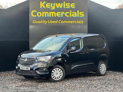 Używany Vauxhall Combo 100 KM (73 kW) 2023 Czarny Minivan