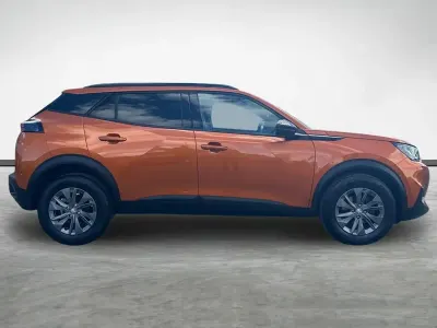Used Peugeot 2008 Active+ 100 HP (73 kW) 2023 Orange SUV