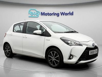 Used Toyota Yaris Hybrid 101 HP (74 kW) 2019 White Hatchback