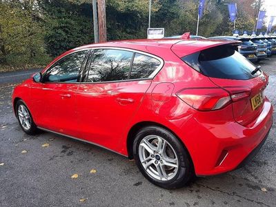 Used Ford Focus Zetec 125 HP (91 kW) 2018 Race red Hatchback