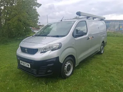 Gebraucht Peugeot Expert 120 PS (88 kW) 2019 Silber Van