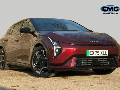 Begagnad Kia EV4 GT-Line 150 kW (204 HK) 2025 Röd Halvkombi