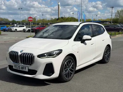 Begagnad BMW 225 M Sport 2025 Vit Halvkombi