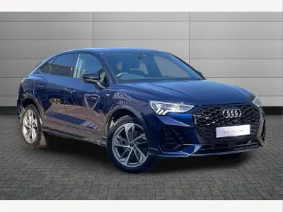 Używany Audi Q3 Advanced 245 KM (180 kW) 2022 Niebieski SUV