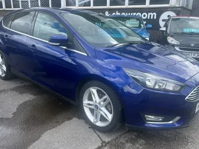 Used Ford Focus Titanium 120 HP (88 kW) 2017 Blue Hatchback