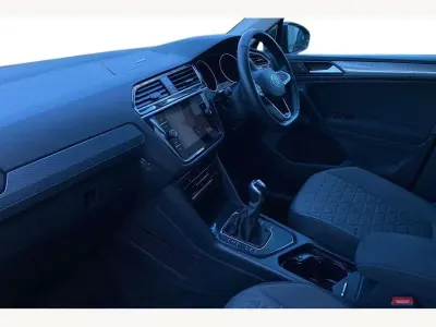 Usado VW Tiguan Life 150 HP (110 kW) 2023 Cinzento SUV