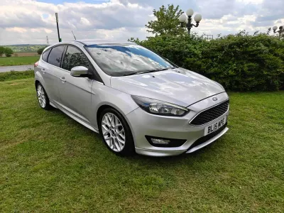 Used Ford Focus Zetec 125 HP (91 kW) 2015 Silver Hatchback