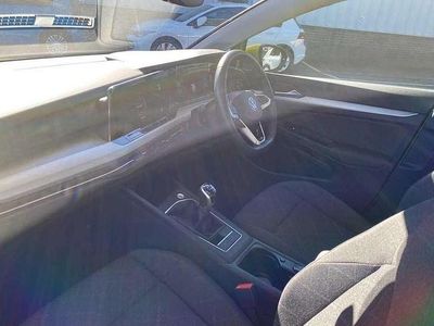 Second-hand VW Golf VIII Life 130 CP (95 kW) 2023 Galben Hatchback