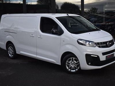 Second-hand Vauxhall Vivaro Sportive 100 CP (73 kW) 2022 Alb Monovolum