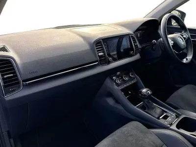 Begagnad Skoda Karoq SE L 150 HK (110 kW) 2023 Svart SUV