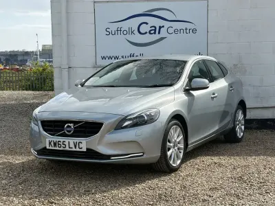 Usado Volvo V40 SE Lux 190 HP (139 kW) 2015 Prateado Citadino