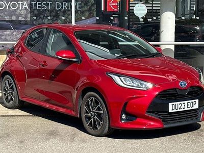 Begagnad Toyota Yaris Hybrid Design 116 HK (85 kW) 2026 Halvkombi