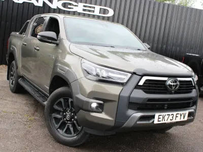 Used Toyota HiLux Luxury 201 HP (147 kW) 2023 Bronze Pickup